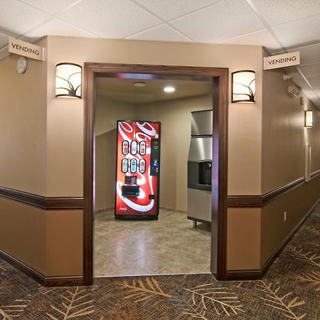 The Watford Hotel Watford City Екстериор снимка