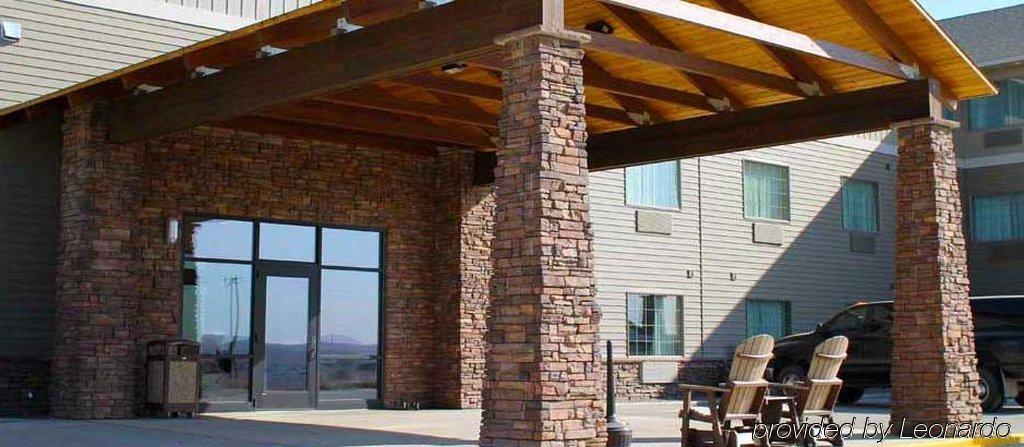 The Watford Hotel Watford City Екстериор снимка