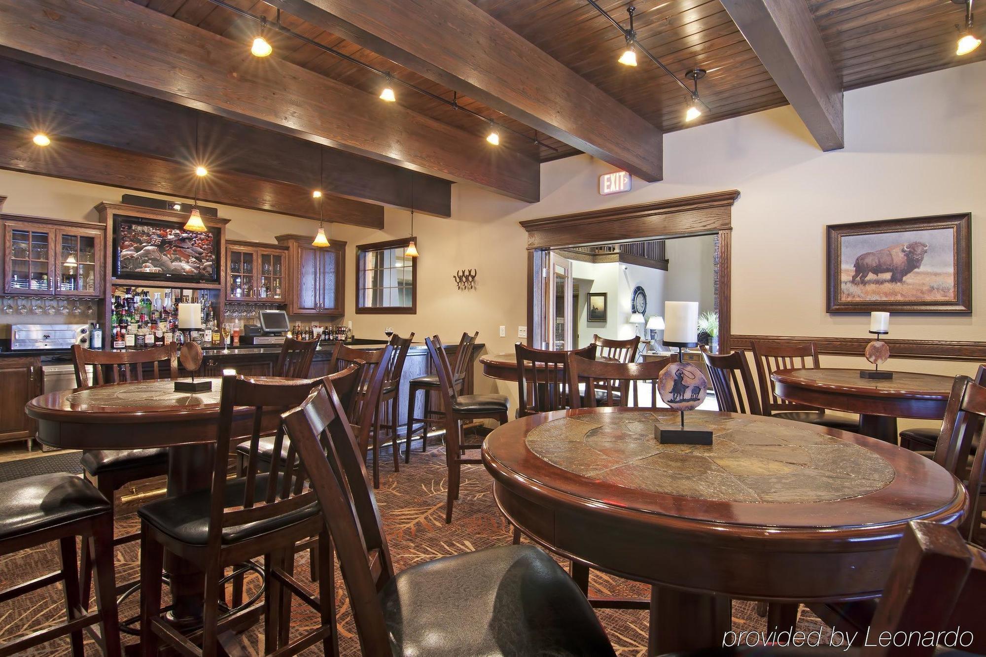 The Watford Hotel Watford City Екстериор снимка