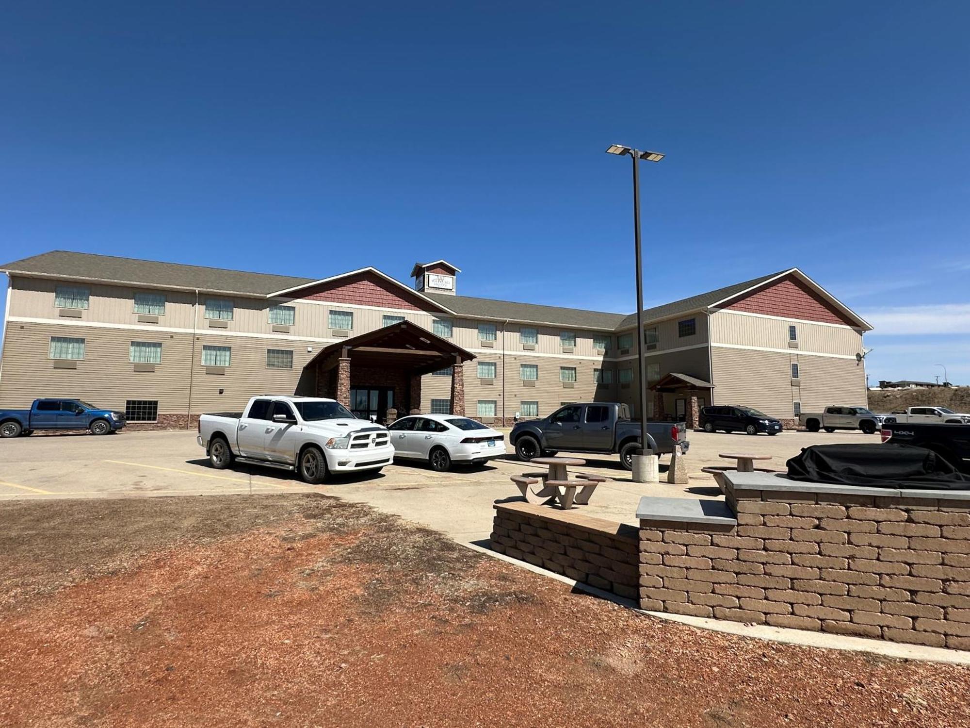 The Watford Hotel Watford City Екстериор снимка