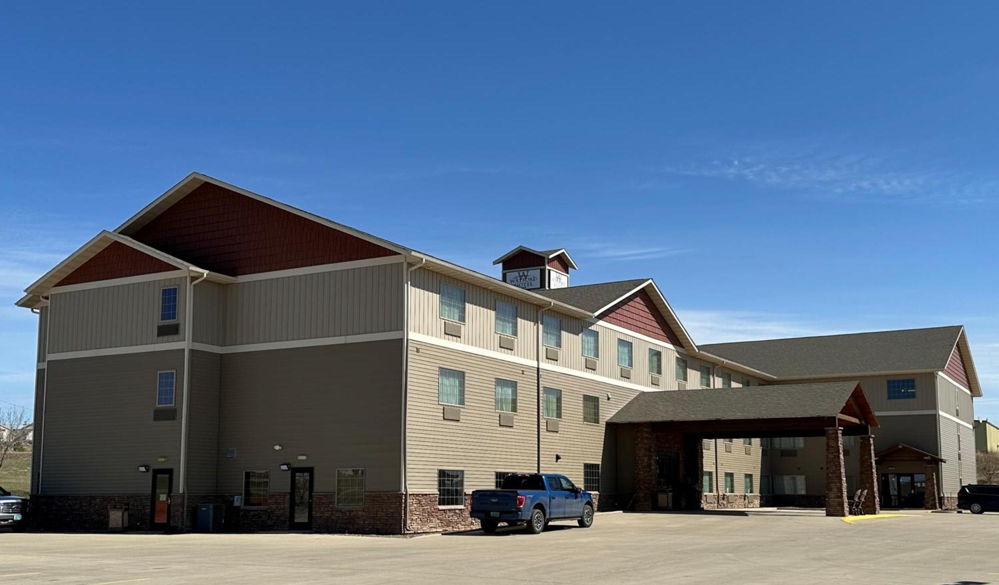 The Watford Hotel Watford City Екстериор снимка