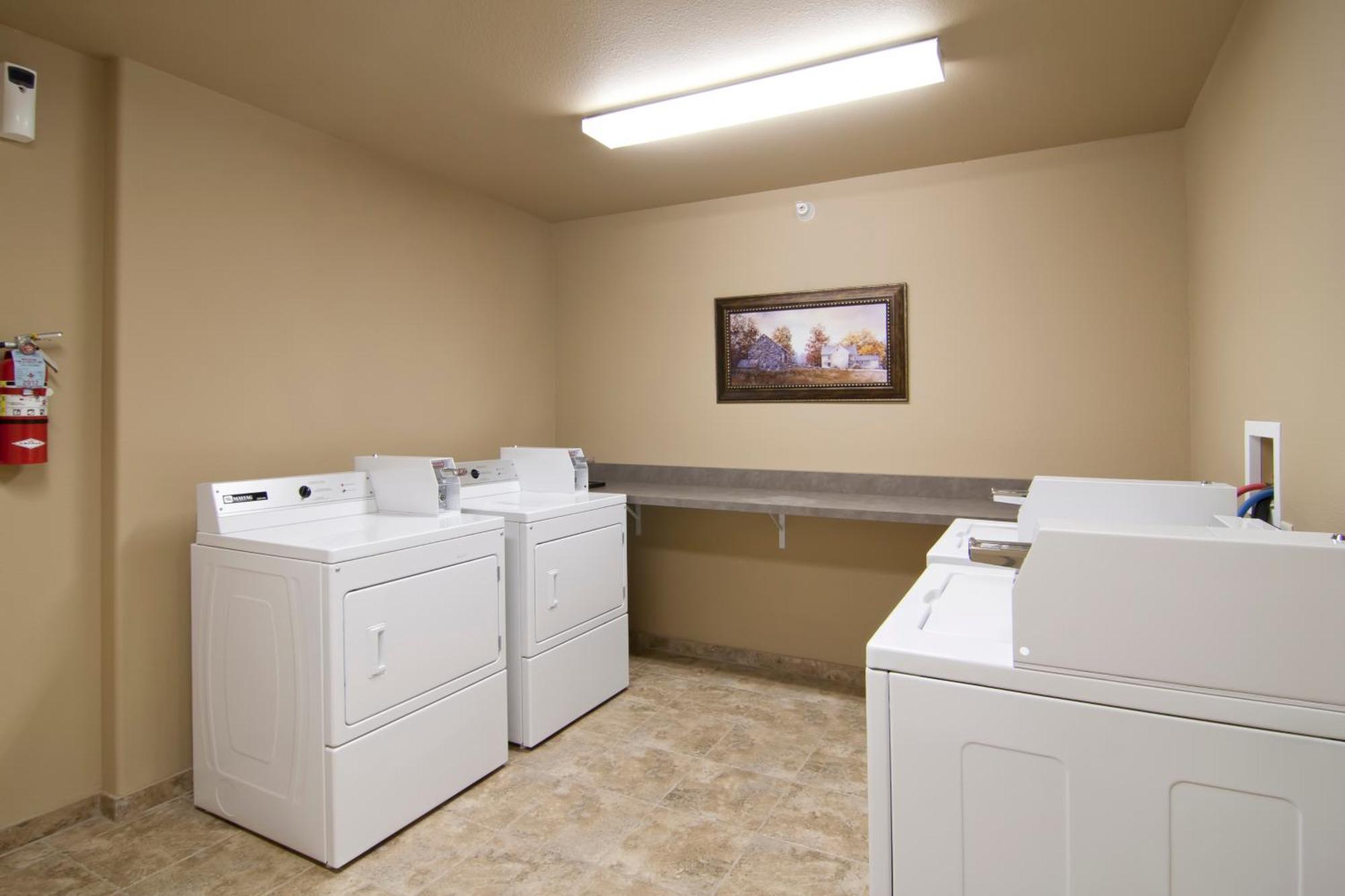 The Watford Hotel Watford City Екстериор снимка