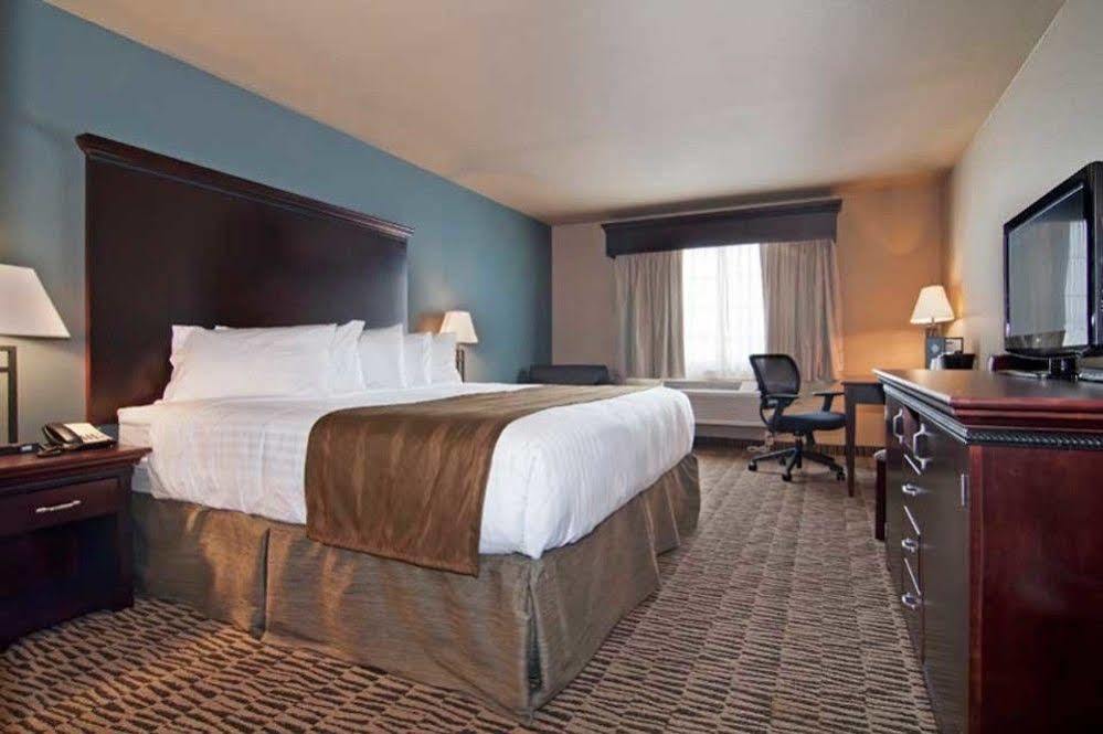The Watford Hotel Watford City Екстериор снимка