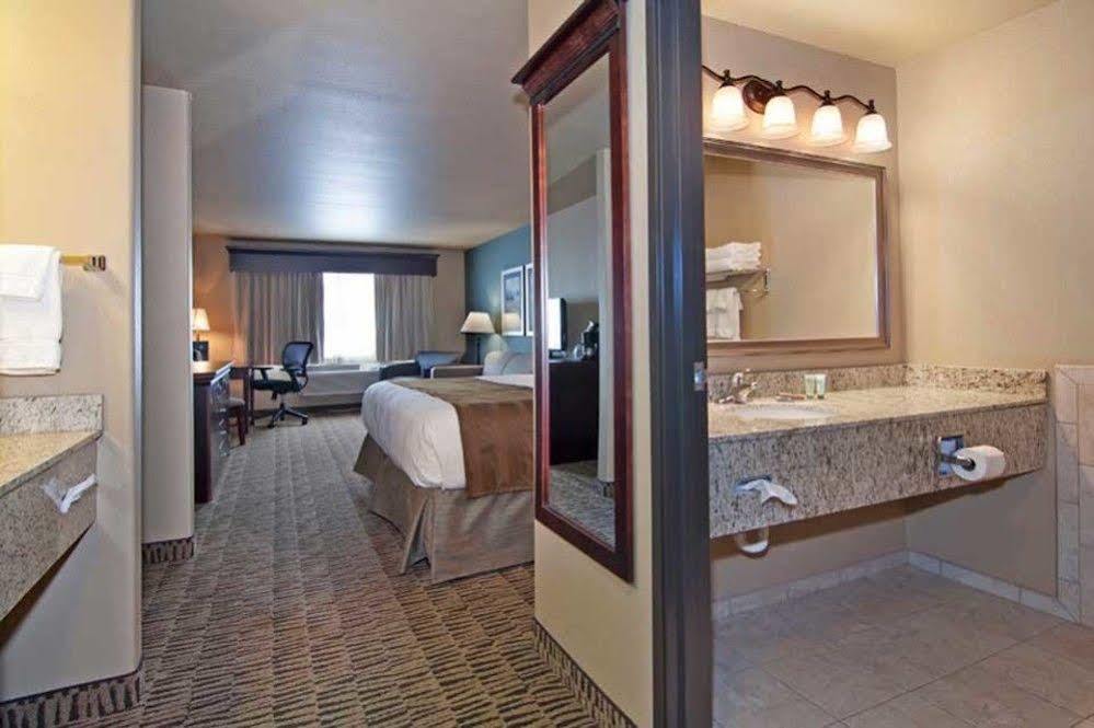 The Watford Hotel Watford City Екстериор снимка