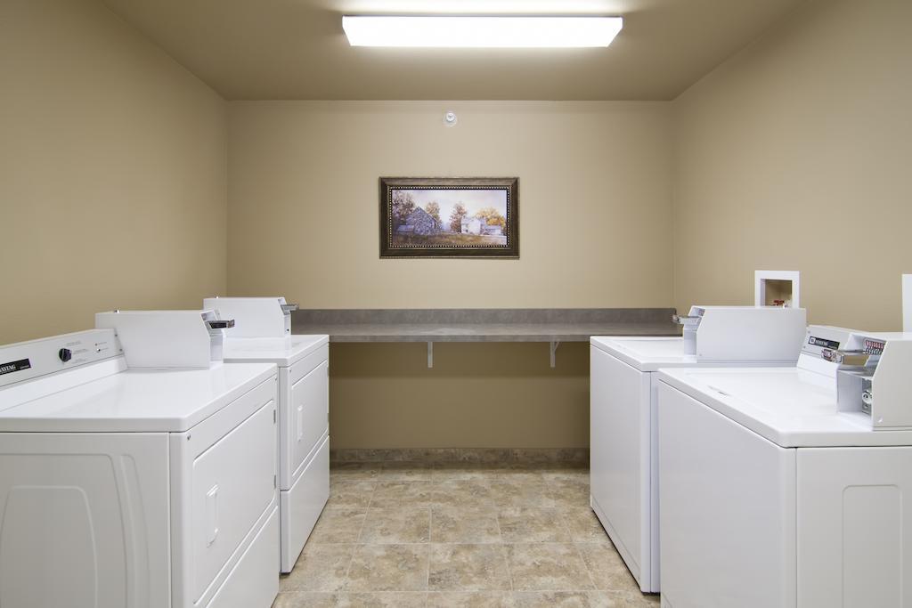The Watford Hotel Watford City Екстериор снимка