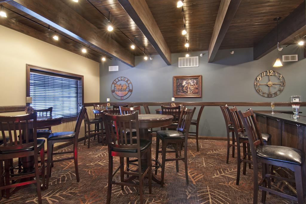 The Watford Hotel Watford City Екстериор снимка