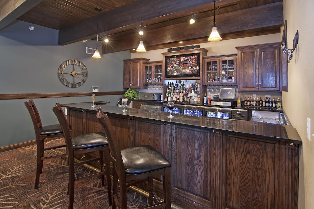 The Watford Hotel Watford City Екстериор снимка