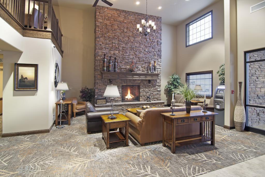 The Watford Hotel Watford City Екстериор снимка