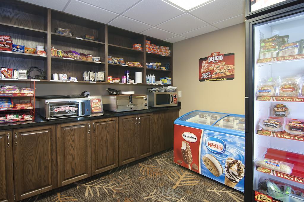 The Watford Hotel Watford City Екстериор снимка